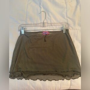 Edikted Ariyah Mesh Mini Skirt, size medium.